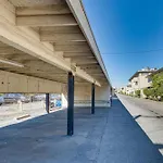 Los Angeles Townhome Off-Street Parking And Balcony