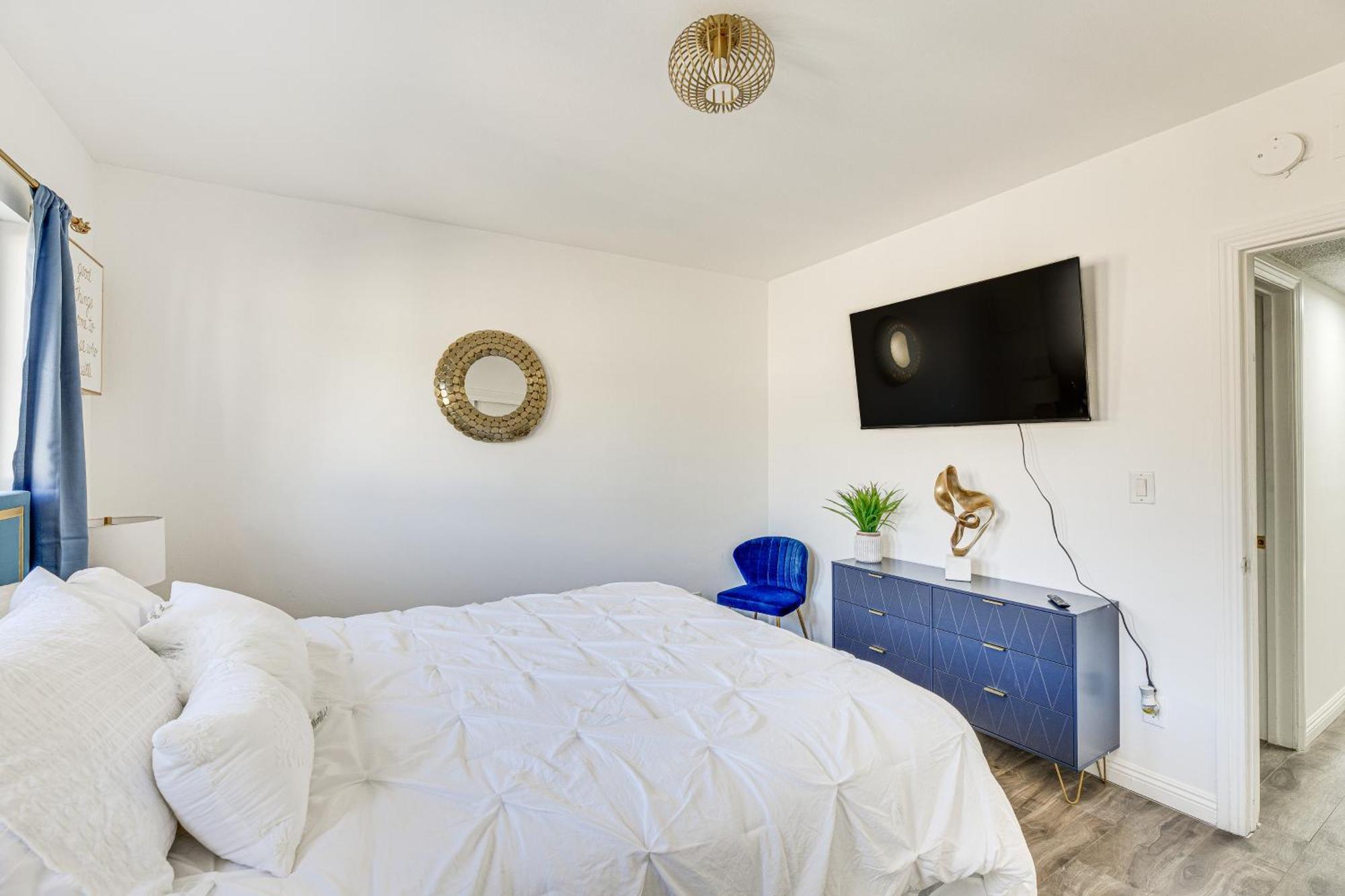 Angeles Townhome Off-street Parking And Balcony Los Angeles
