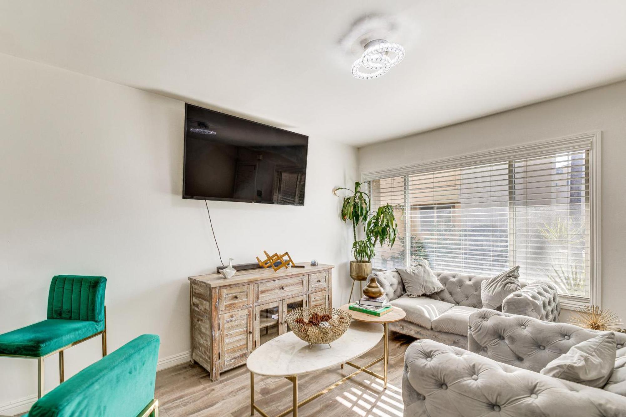 Hébergement de vacances Angeles Townhome Off-street Parking And Balcony *
